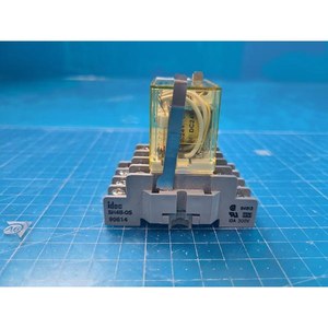 Relé de Potencia de Uso General IDEC RH4B-UL 4PDT, Usado como Pieza de Repuesto para Equipos Semiconductores Antiguos - Product Image 3