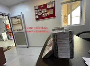 เครื่องผลิตถาดอาหารอุตสาหกรรมความเร็วสูง 440V แบบสี่ช่องอัตโนมัติ สำหรับทำภาชนะอลูมิเนียมฟอยล์ 60 ชิ้นต่อนาที - Product Image 2