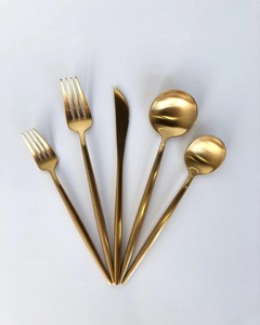 Ensemble de couverts minimalistes en laiton doré, ustensiles métalliques pour la table - Product Image 6