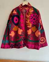 Veste brodée Suzani multicolore faite à la main, aspect velours riche, motif floral multicolore, style bohème, inspiration vintage, vente en gros