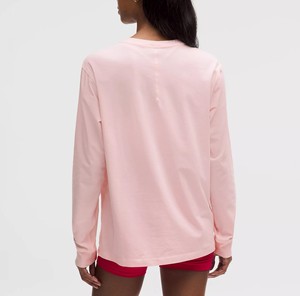 เสื้อยืดไหมพรมคอกลมแขนยาวสีชมพูทรงโอเวอร์ไซส์สำหรับผู้หญิง รุ่นฮิตปี 2026 ทรงหลวม สีพื้น ใส่ได้ทุกฤดู - Product Image 2