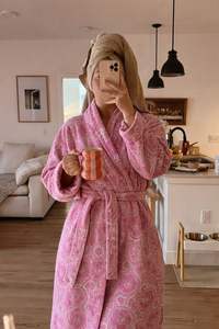 Peignoir de bain en coton gaufré rose écologique compressé de qualité supérieure, imprimé à la main en Inde, kimono de luxe pour spa, vente en gros pour femmes - Product Image 2