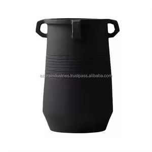 Jardinière en métal tendance pour la décoration de la maison Design métallique Vase à fleurs personnalisé Petit vase unique par Azora industries - Product Image 5