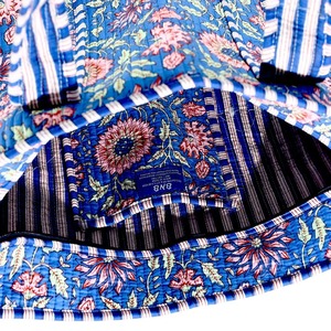 Sac fourre-tout matelassé en coton artisanal CRAFT HACKLE, imprimé floral, style bohème, léger, pour voyage, plage, toutes saisons - Product Image 3