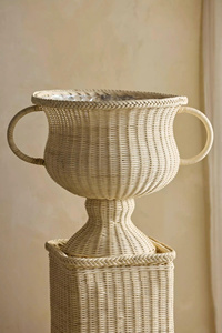 Macetero de ratán artesanal espacioso con pedestal, soporte alto decorativo para plantas para decoración del hogar en interiores, fibra natural y diseño elegante. - Product Image 3