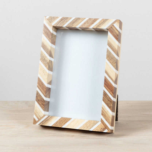 Best Selling Eco-Friendly Solid <b>Wood</b> European Style <b>Photo</b> <b>Frame</b> with Customized Shape Vertical Orientation - Product Image 3