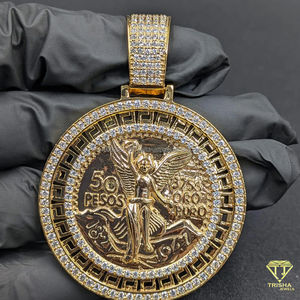 Pendentif médaillon ange de luxe, style Hip Hop, plaqué or, avec pièces de 50 pesos mexicaines - Product Image 1