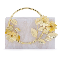 Tas Clutch Resin Bunga Emas Mewah dengan Hiasan Bunga dan Daun Logam Elegan, Tas Tangan Pesta Malam Bergaya untuk Wanita