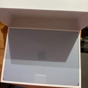 Meilleur ordinateur portable Air 15 pouces 2025 avec puce M4 - Product Image 1