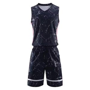 Nouvel Arrivage Ensemble d'uniformes de basketball personnalisables en couleur, shorts imprimés par transfert thermique, respirant, 100% polyester, séchage rapide pour l'été - Product Image 1