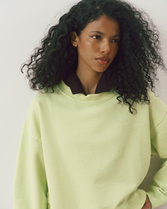 Sudadera Corta Personalizada para Mujer, Sudadera de Algodón y Felpa de Alta Calidad, Sudadera con Cuello Redondo, Sudadera Premium para Mujer - Product Image 3