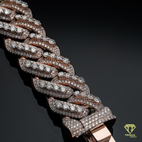 Pulsera de Lujo de Oro Rosa con Moissanita y Diseño Cubano Totalmente Cubierto de Piedras