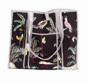 Sac fourre-tout en coton imprimé jungle noir - Mode bohème pour la plage et les voyages quotidiens - Product Image 1