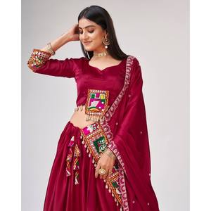 Ensembles de créateurs pour femmes Beautiful Gamthi Work Lehenga Choli - Product Image 5