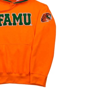 Sudadera con Capucha de Invierno con el Logotipo de la Universidad FAMU en Verde y Naranja para Mujeres - Product Image 4