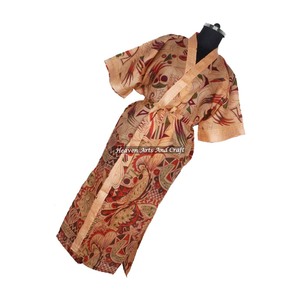 KL014 Robe de nuit, peignoir et robe longue ethnique bohème indienne faite main en soie vintage imprimée florale pour la plage, automne et hiver - Product Image 1