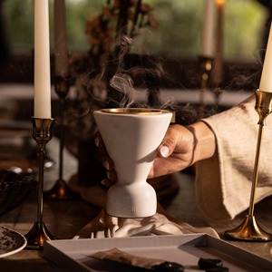 Brûleur d'encens en résine fait main, diffuseur aromatique artisanal, toutes saisons - Product Image 2