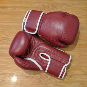 Gants de boxe en cuir rouge de qualité supérieure, vente en gros, taille adulte personnalisée, équipement d'entraînement et de sparring avec fermeture auto-agrippante YM-BG-159 - Product Image 5