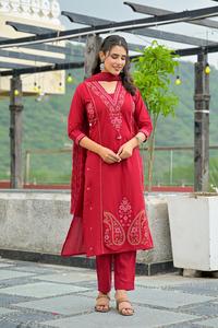 Conjunto de Kurta Tradicional Indio para Mujer, en Algodón Rojo Bordado, con Pantalón y Dupatta, Corte Regular, Largo hasta la Rodilla, para Fiestas, Vestido Diwali - Product Image 3