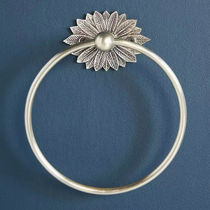 Anneau porte-serviettes circulaire élégant en aluminium, quincaillerie de salle de bain durable pour l'ameublement et l'utilisation à long terme dans l'immobilier et les locations. - Product Image 1