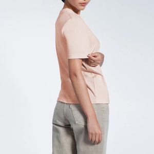 T-shirt pour femme en coton 100% rose pâle, col rond, coupe classique, manches courtes, style minimaliste, à porter au printemps et en été - Product Image 4