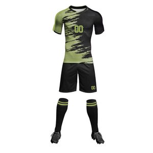 Una fábrica OEM produce equipaciones de fútbol de alta calidad con logotipo personalizado y alcance de suministro global para marcas deportivas profesionales. - Product Image 3