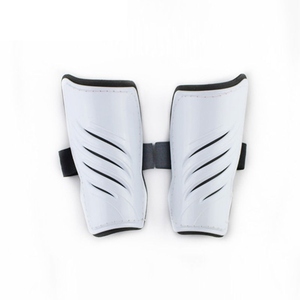 Protections de tibia de football modernes et écologiques pour adultes en PVC, fibre de carbone et fibre de verre, ajustement universel, durables, design orange, jaune et blanc - Product Image 2