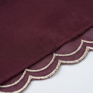 ผ้าคลุมศีรษะชีฟองปักลายตามสั่ง ผ้าพันคอ ผ้าโพกหัวสำหรับผู้หญิง ผ้าคลุมขนาดใหญ่ แฟชั่นมุสลิม ผ้าคลุมศีรษะเนื้อนุ่ม ระบายอากาศได้ดี คุณภาพพรีเมียม - Product Image 6