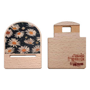 Soporte Portátil Ecológico para Teléfono Celular y Móvil de Madera de Pino con Grabado para Regalo Empresarial y Decoración del Hogar - Product Image 1