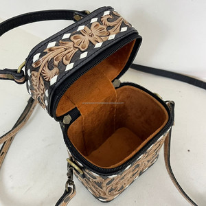 Trousse de toilette cosmétique de voyage en cuir usiné à la main de luxe personnalisée à la mode trousse de maquillage à fermeture éclair pour femmes pour les soins de la peau - Product Image 6