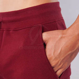 Shorts décontractés pour hommes en mélange de coton, offrant un confort léger et une coupe décontractée, idéal pour les promenades en plein air, avec un look simple et épuré. - Product Image 6