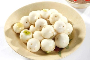 Berenjenas blancas vietnamitas encurtidas, dulces y ácidas, verduras encurtidas, cortadas por la mitad, cocina asiática, encurtidos tradicionales vietnamitas - Product Image 2