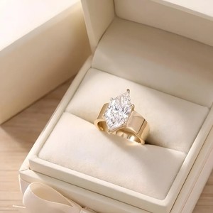 Anillo Solitario de Oro Sólido de 10K, 14K, 18K con Diamante Cultivado en Laboratorio con Corte Marquise, Certificado IGI, Diseño Holandés Antiguo, Claridad DEF Color VS VVS - Product Image 1