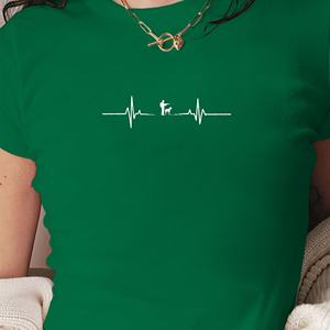 Camiseta corta de moda para mujer con tema de caza y línea de latidos del corazón - Product Image 3