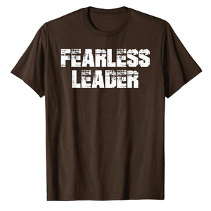 Camiseta atlética elegante para hombre con un aspecto moderno de ropa deportiva adecuada para entrenamientos de gimnasio, correr y atuendos activos informales. - Product Image 2