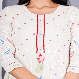 Elegante y Estilizado Conjunto de Kurta de Algodón con Estampados Florales Multicolor, Dupatta Ligero, Ropa Étnica para Bodas, Playa y Fiestas - Product Image 5