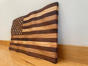 Planche à découper en bois d'acacia en forme de drapeau américain, plateau de service, passe au lave-vaisselle, épaisseur 2,0 cm, Jour de l'Indépendance du 4 juillet - Product Image 3