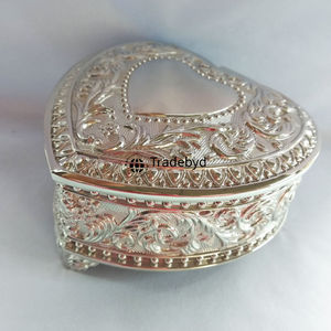 Boîte de rangement en métal de luxe, accessoire décoratif haut de gamme par Tradebyd - Product Image 1