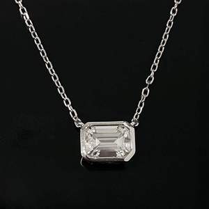 Collier pendentif en moissanite taille marquise AMBER JEWELS, plaqué argent 925, serti clos, chaîne maille forçat, bijoux classiques unisexes - Product Image 1