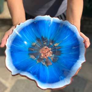 Grande coupelle en résine bleue de qualité supérieure, faite à la main, avec des flocons dorés, idées de décoration pour la maison, coupelle décorative, idées de cadeaux - Product Image 1