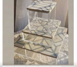 Boîte à bonbons décorative en acrylique avec couvercle en bois incrusté de nacre, décoration de maison arabe de luxe et idée cadeau pour l'Aïd - Product Image 1