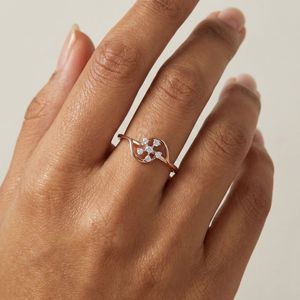 Anillo de Oro Rosa con Diamante Natural de 0.06 Quilates, Corte Brillante Redondo, Claridad VS SI, Joyería Fina Elegante - Product Image 1