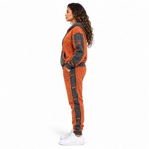 Chándal Personalizado para Mujer con Diseño Desgastado, Ofrece Ilustraciones Personalizadas, Estilos Exclusivos y Fabricación Flexible al por Mayor - Product Image 4