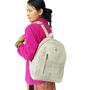 Mochila de cáñamo vegano orgánico hecha a mano en Nepal con forro de algodón ecológico étnico duradero para uso diario en viajes - Product Image 2