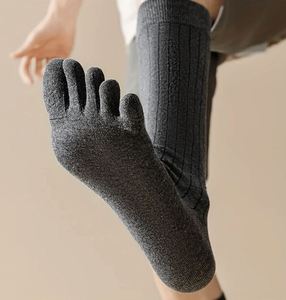 Calcetines Deportivos Personalizados al por Mayor, Nuevo Diseño, Calcetines Deportivos de Alto Rendimiento, Transpirables, de Algodón, de Secado Rápido, Calcetines Deportivos de Diseño - Product Image 2