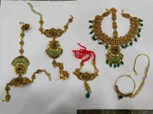 Ensemble collier et boucles d'oreilles ethniques plaqués or Kundan avec pierres vertes émeraude et perles pour mariage, bijoux pour femmes - Product Image 3