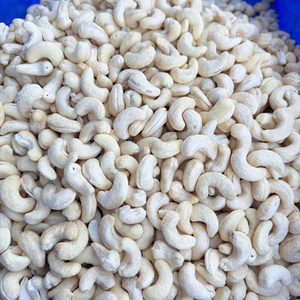 เม็ดมะม่วงหิมพานต์จากโรงงานที่เชื่อถือได้ SANTIGO Kaju Badam Nuts เม็ดมะม่วงหิมพานต์ส่งออกทั่วโลก - Product Image 1