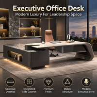 Bureau de direction de luxe moderne pour PDG et managers avec armoire latérale et plateau de travail style marbre