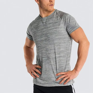 T-shirt de sport imprimé pour homme, tissu athlétique léger et doux, résistant à la transpiration, haut d'entraînement, fabrication OEM ODM, vente en gros - Product Image 4