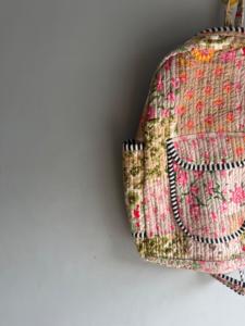Mochila acolchada floral con correas de hombro a rayas para mujer, uso diario informal, regalo para ella - Product Image 6